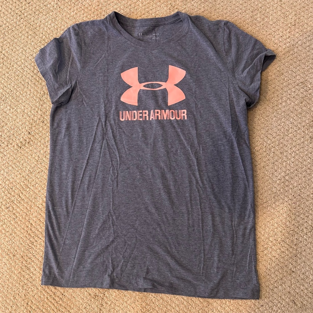 EUC- Gray Under Armour Short Sleeve Tee with Coral Logo